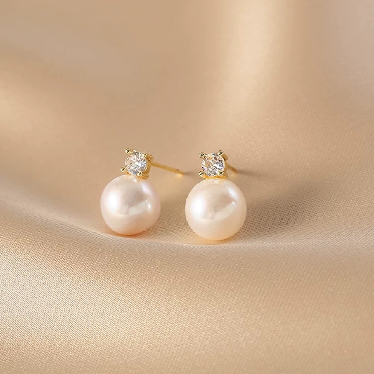 Freshwater Pearl Retro Earrings, image 1 of 5